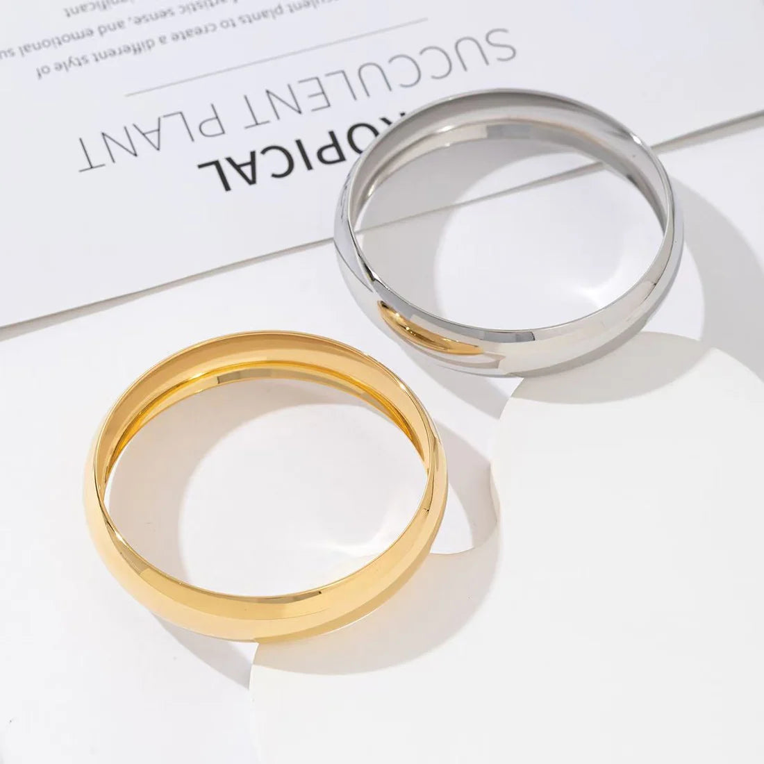 Statement Bangle Gold