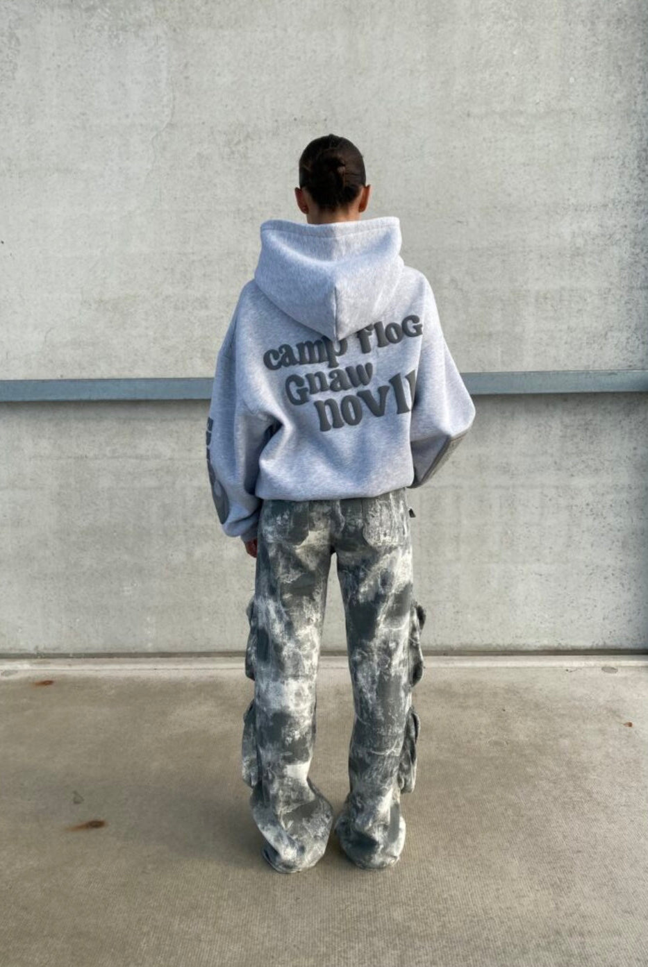 I see ghosts hoodie light grey - My Favourites